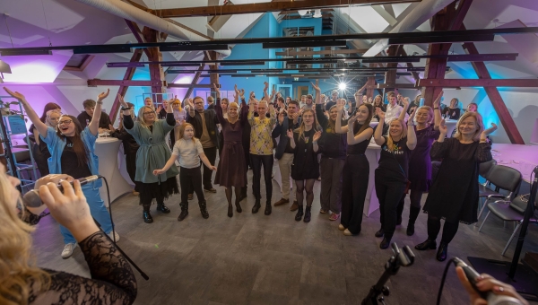 Esimest korda korraldatud tänuüritused kohtusid vabatahtliku töösse panuse andnud inimesed erinevatest põlvkondadest. Peale vabatahtliku töö tunnustamise oli kesksel kohal ka omavaheline suhtlus. Foto: AIGAR NAGEL